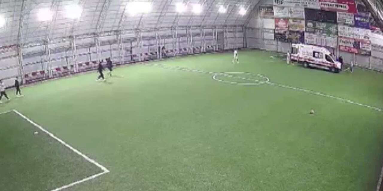 Halı sahada facia! 43 yaşındaki öğretmen hayatını kaybetti