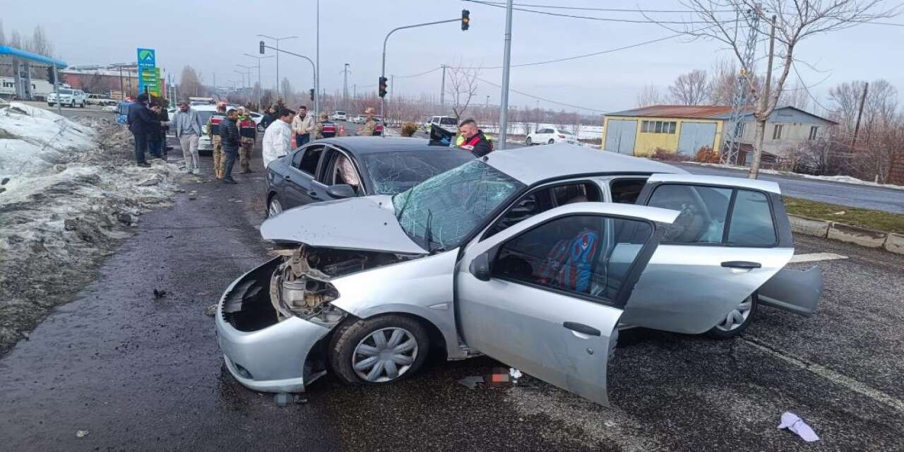 Katliam gibi kaza! Baba ve oğlu öldü, 4 kişi yaralandı