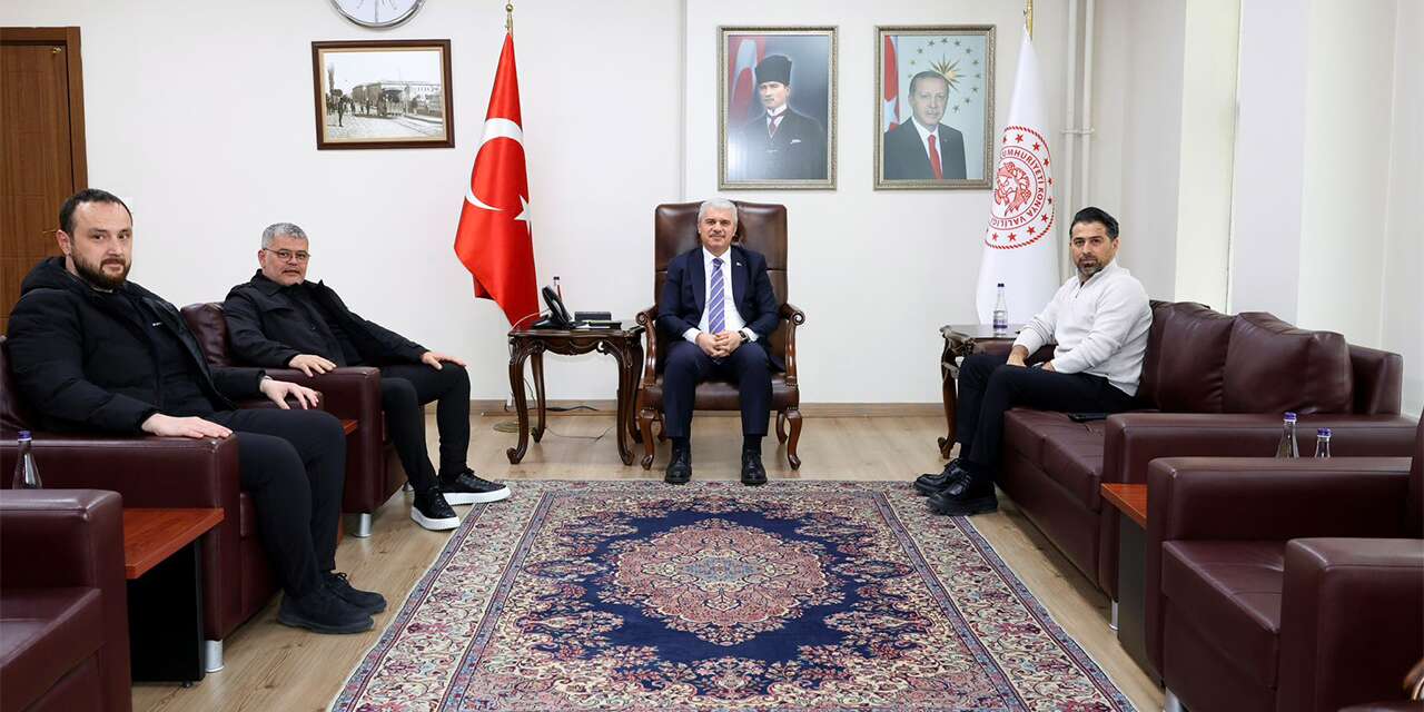 İlhan Palut ve Konyasporlu yöneticilerden Vali İbrahim Akın’a ziyaret
