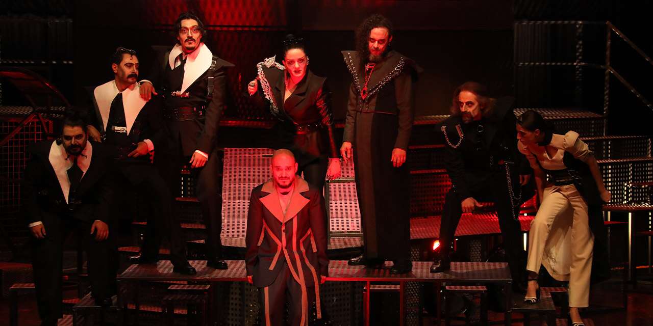 V. Frank, Konya Şehir Tiyatrosu’na ödül getirdi