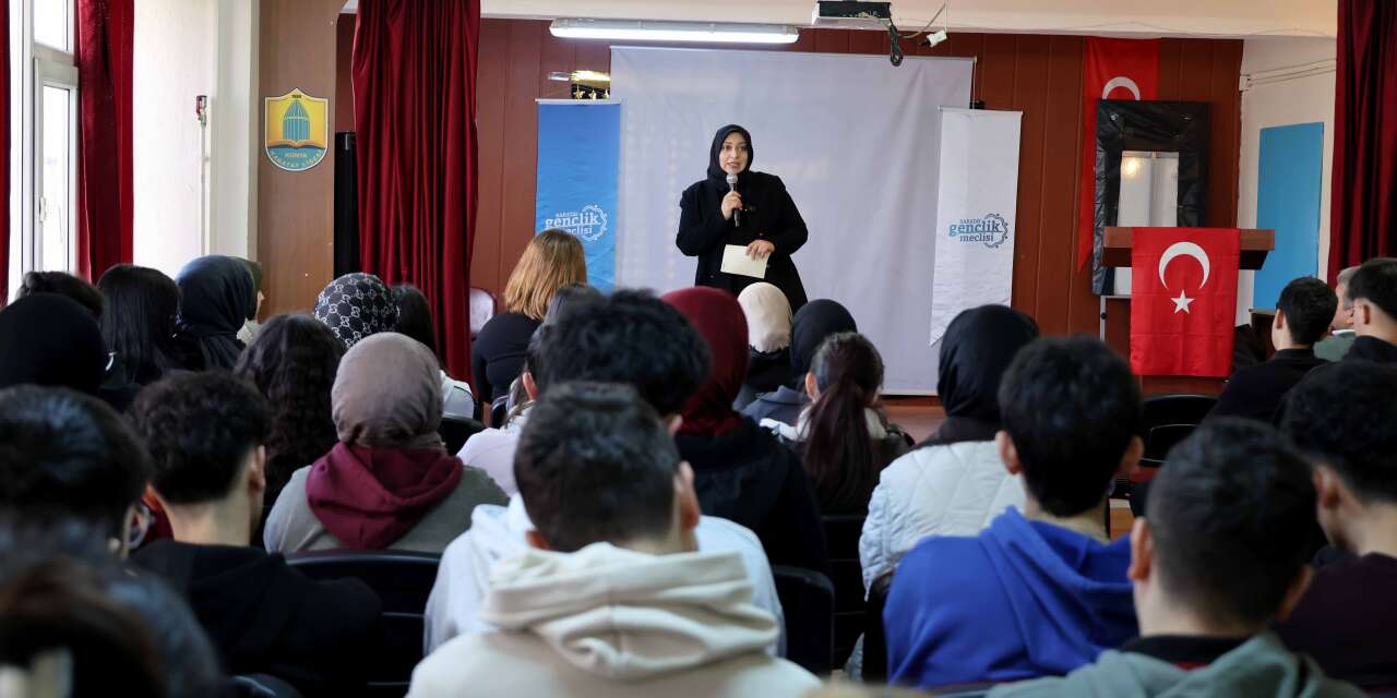 Konya’da liseli gençlerin kariyer yolculuklarına ışık tutuldu