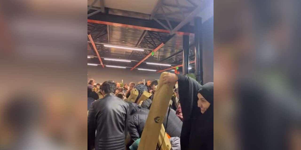 100 TL’lik indirim mağazada izdihama neden oldu