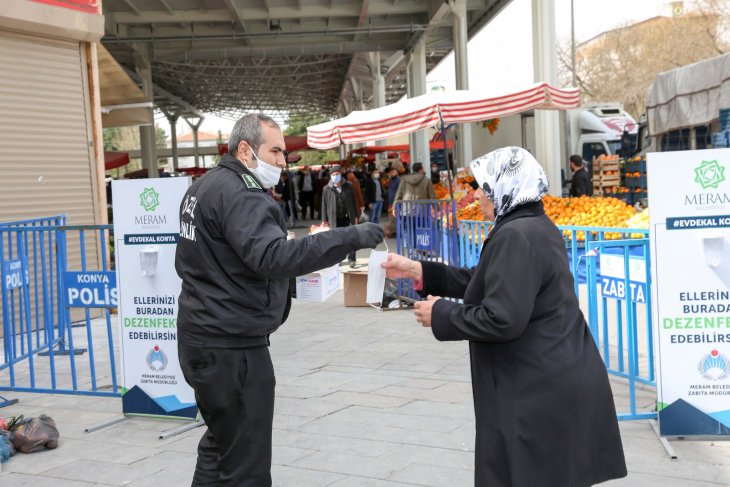 Meram’da iki günde 21 binden fazla maske dağıtıldı