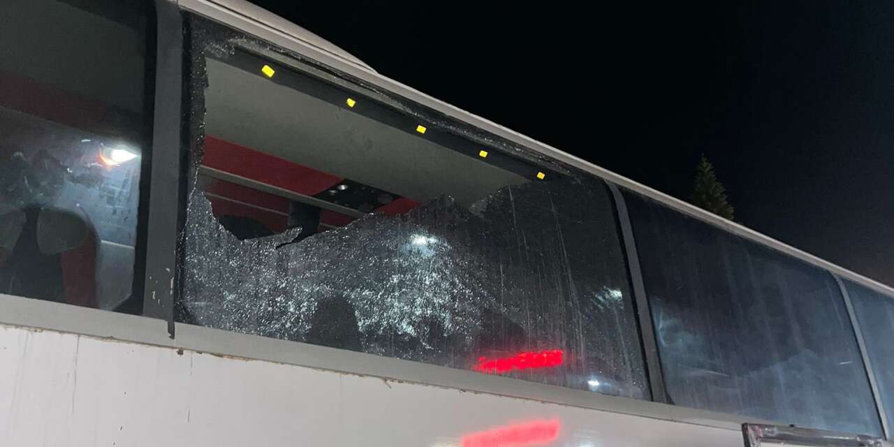 Konyaspor taraftarını taşıyan araçlara Alanya’da taşlı saldırı