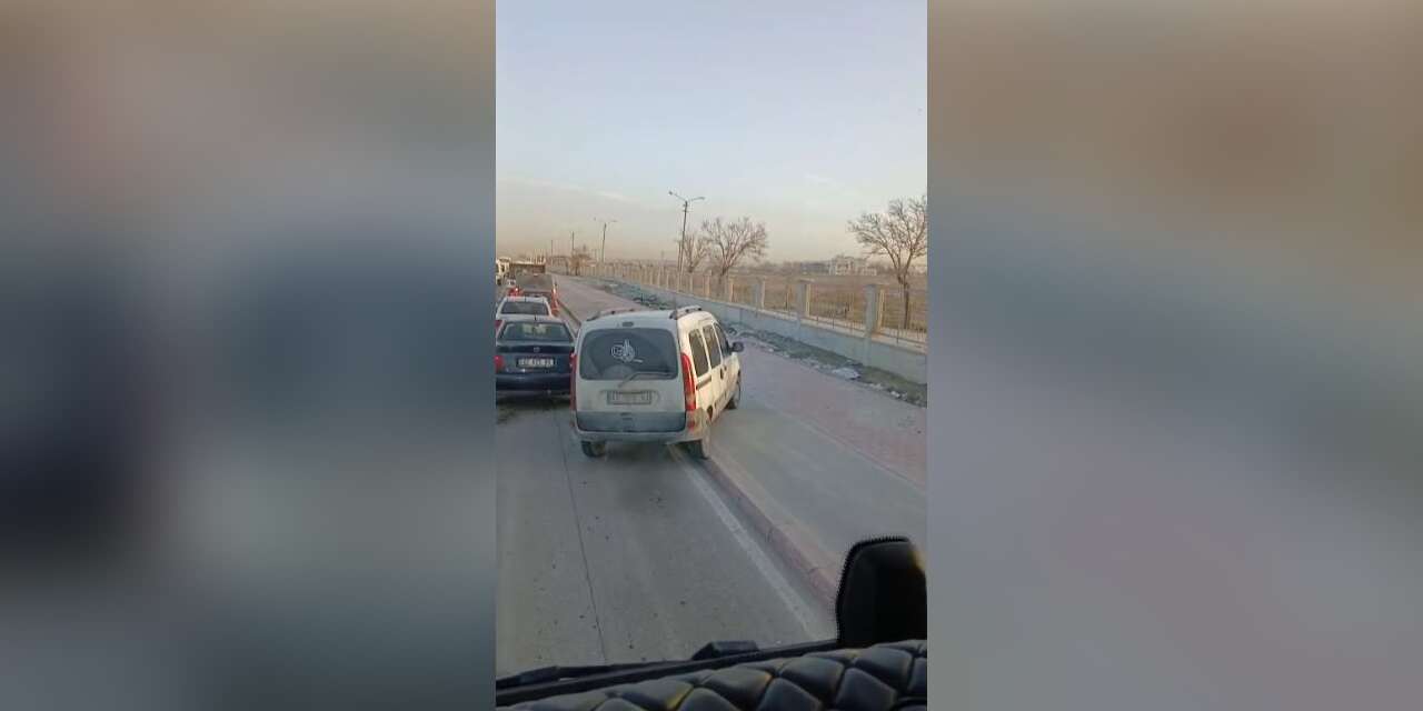 Konya’da tepki çeken uyanık sürücü kameraya yakalandı