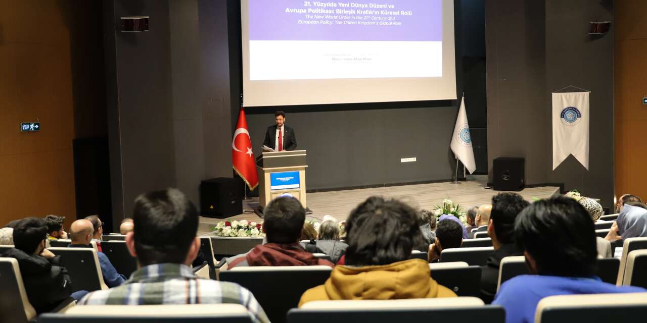 Britanyalı siyasetçi Mohammed Afzal Khan Konya’da öğrencilerle bir araya geldi