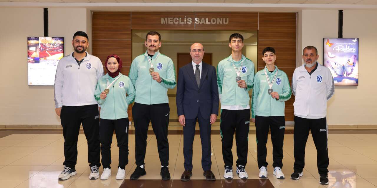Konya’nın şampiyon sporcuları, Başkan Pekyatırmacı ile bir araya geldi