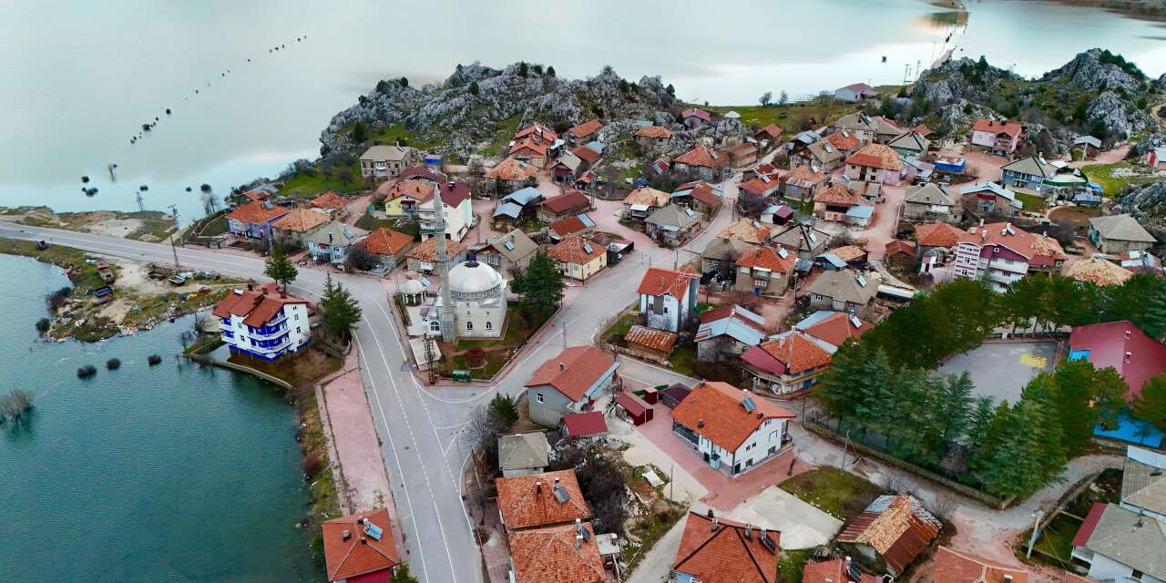 Gören ünlü kasaba Hallstatt sanıyor! Burası Konya Derebucak