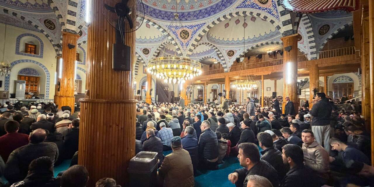 Konya’da ilk teravih namazında camiler doldu