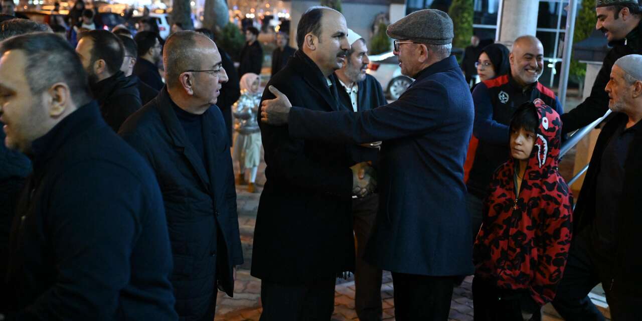 Başkan Altay ve Başkan Kavuş, Konyalılarla teravih namazında bir araya geldi