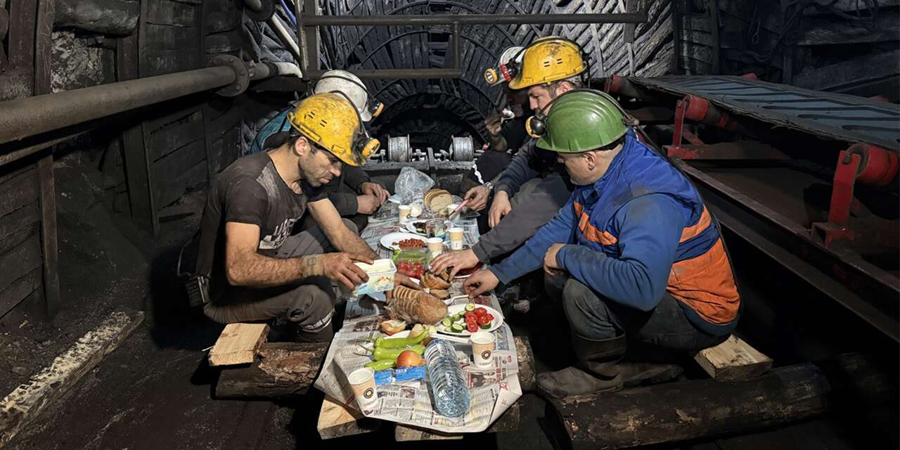 Yerin 120 metre altında sahur yaptılar