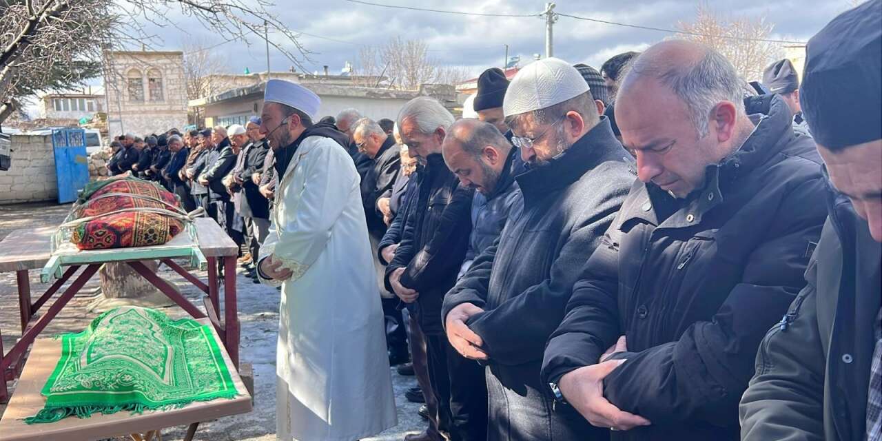 Kardeşi, yengesi ve yeğeninin cenaze namazını kıldıran imam fenalık geçirdi