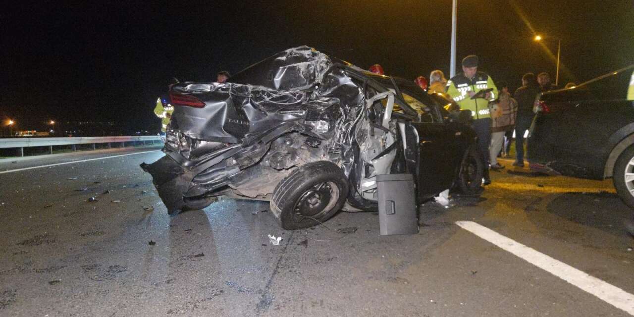 Kazada araçlar hurdaya döndü! 1 kişi yaralandı