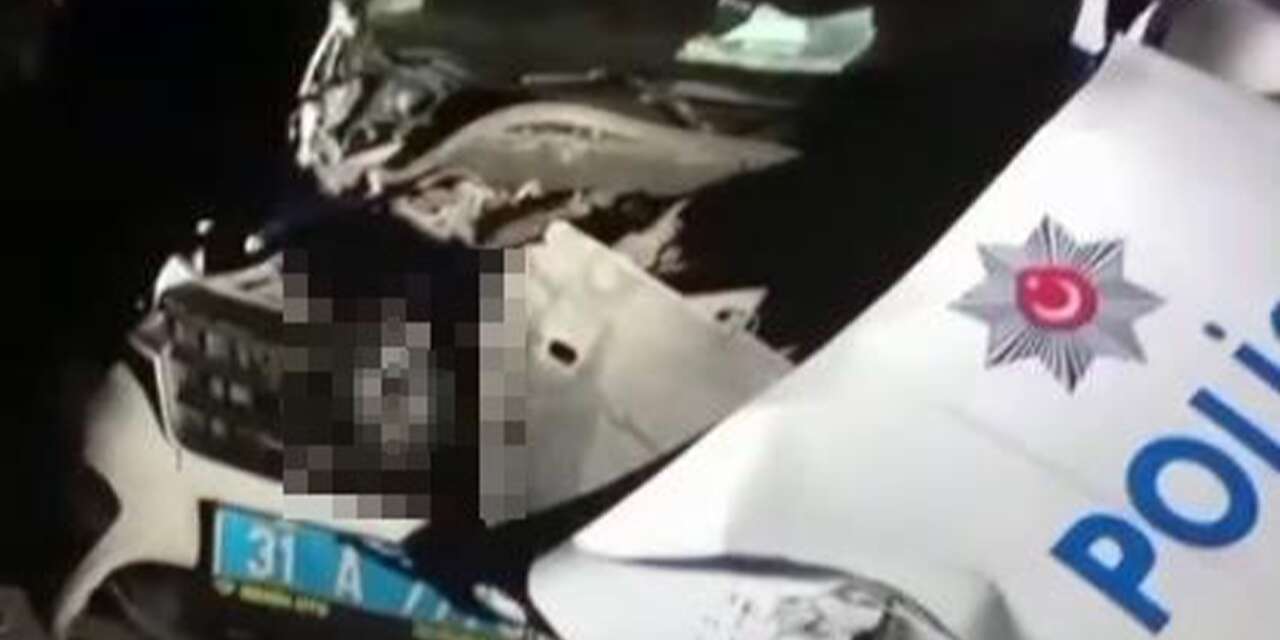 Alkollü sürücü polis aracına çarptı! 2 yaralı var
