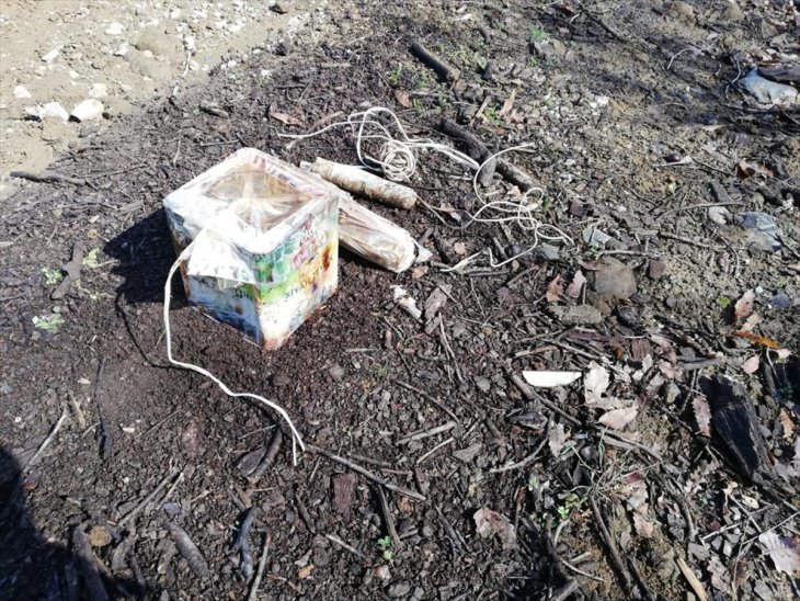 Toprağa gömülü 20 kilogram el yapımı patlayıcı ele geçirildi