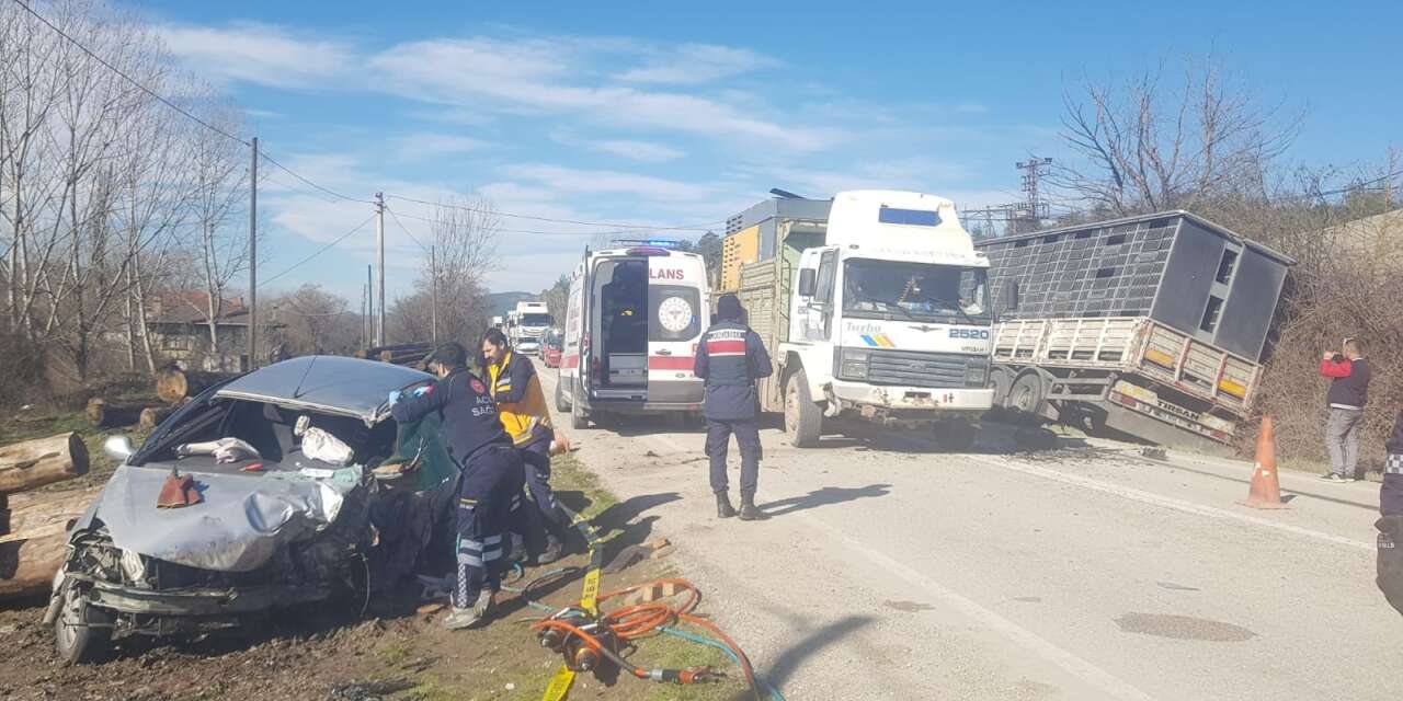TIR ile otomobil kafa kafaya çarpıştı! İbrahim Karakaş hayatını kaybetti
