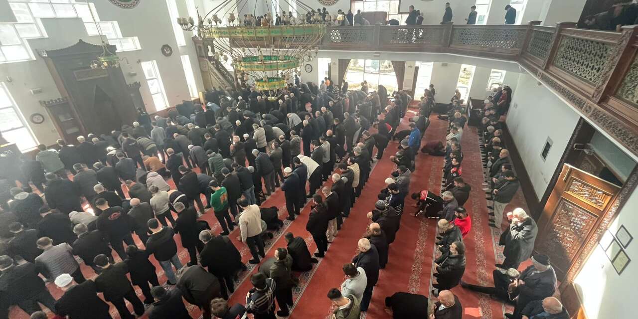 Konya’da Ramazan’ın ilk cuma namazında camiler doldu