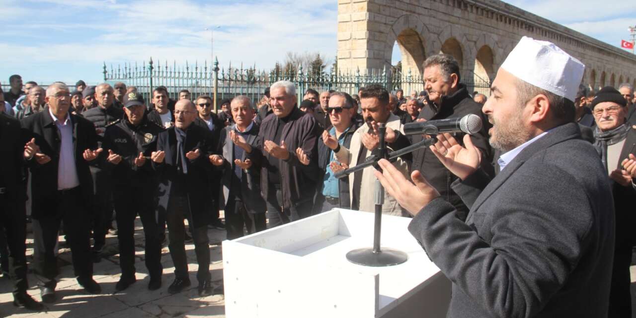 Konya’da rahmet için toplandılar, bereket için dua ettiler