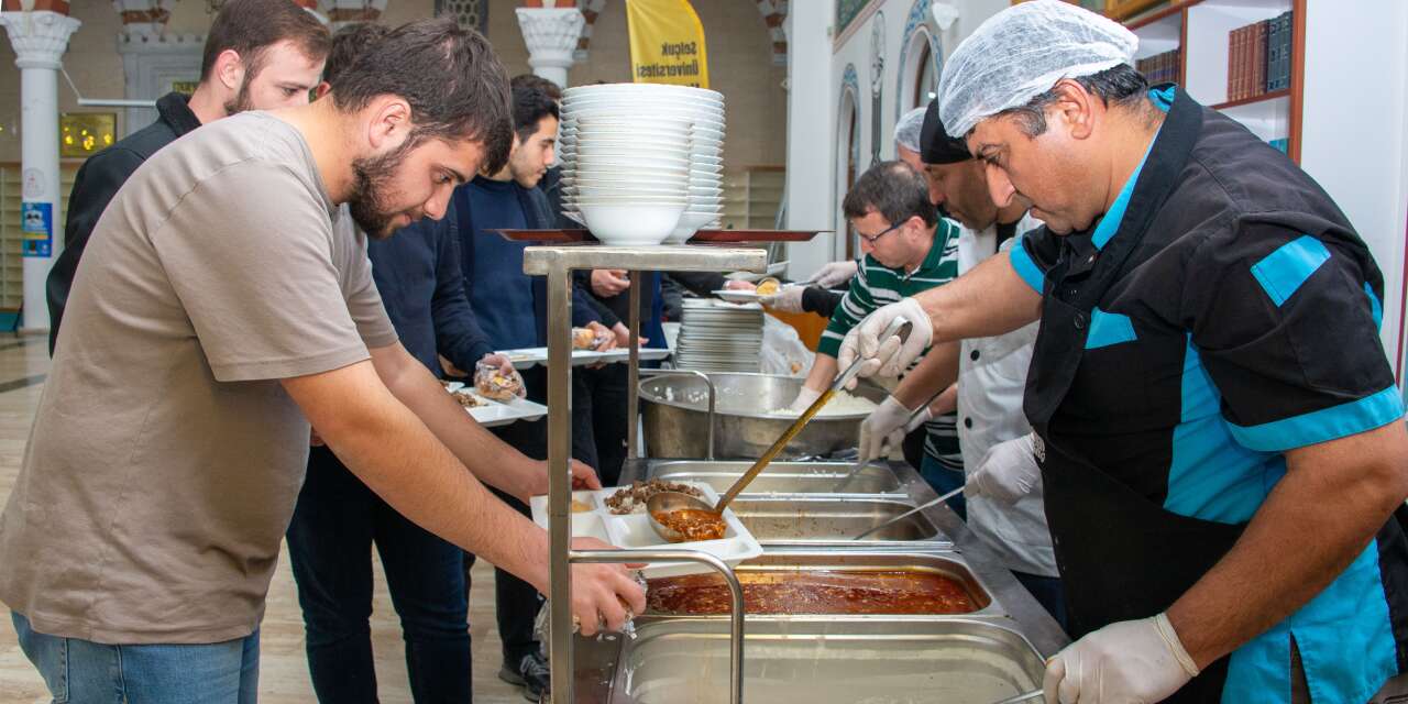 Selçuk Üniversitesi’nde öğrencilerle anlamlı buluşma