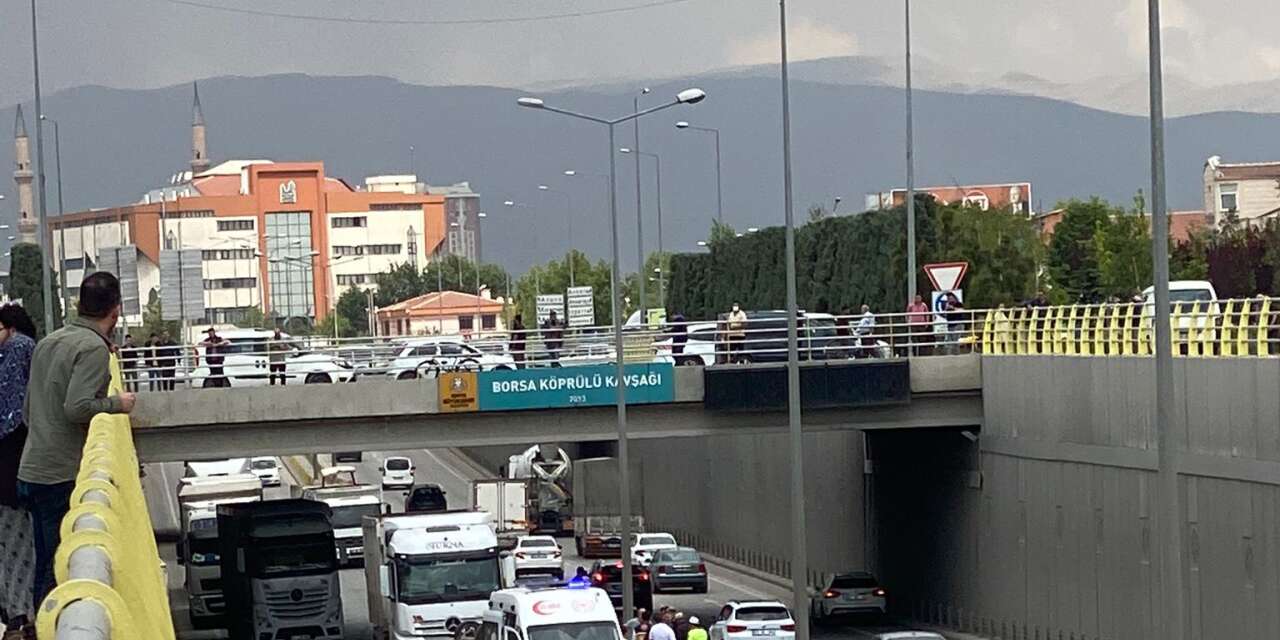 Konya'da alt geçitte işçi servisi kazası! Yaralılar var