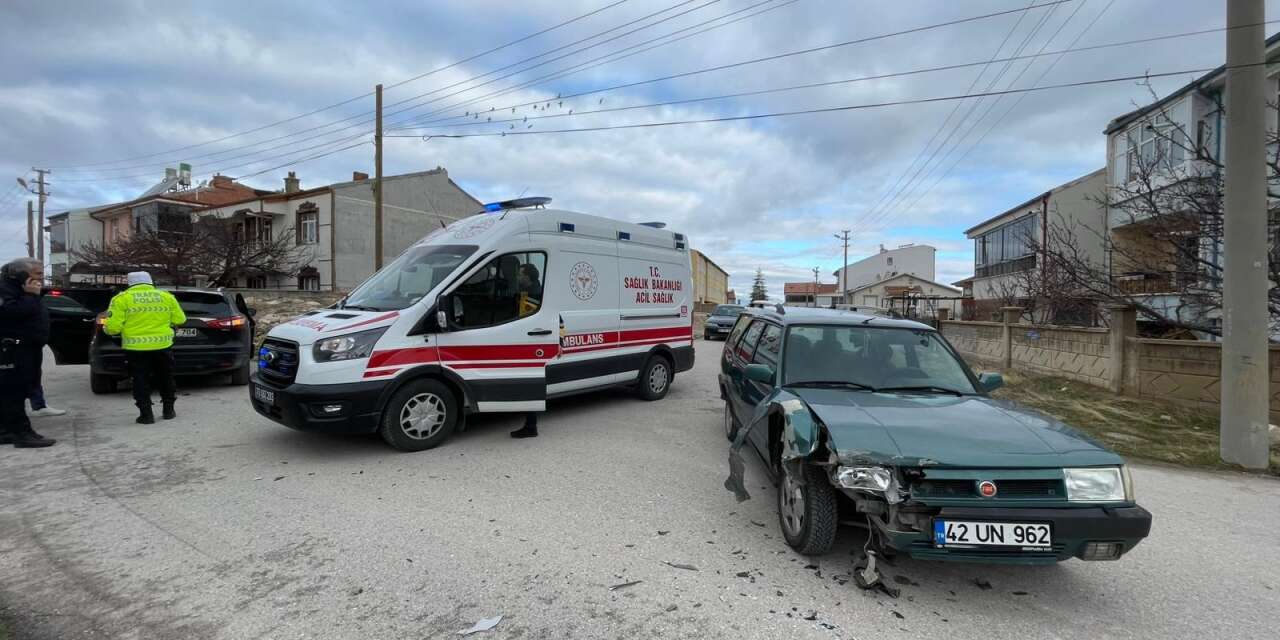 Konya plakalı otomobil kaza yaptı! Kadın yolcu yaralandı