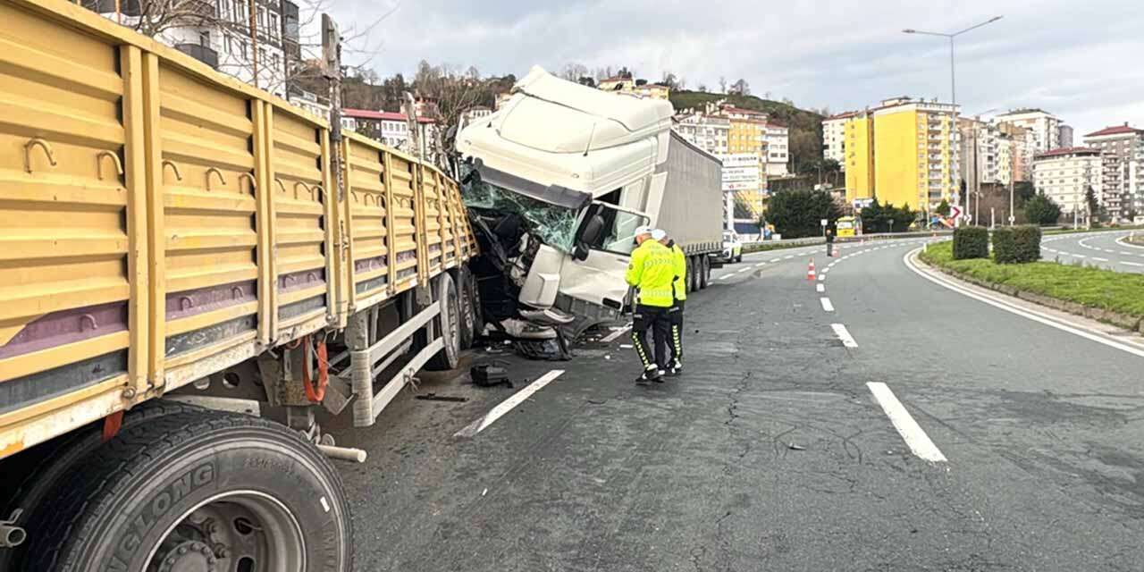 İki TIR kazaya karıştı! 1'i ağır 4 kişi yaralandı