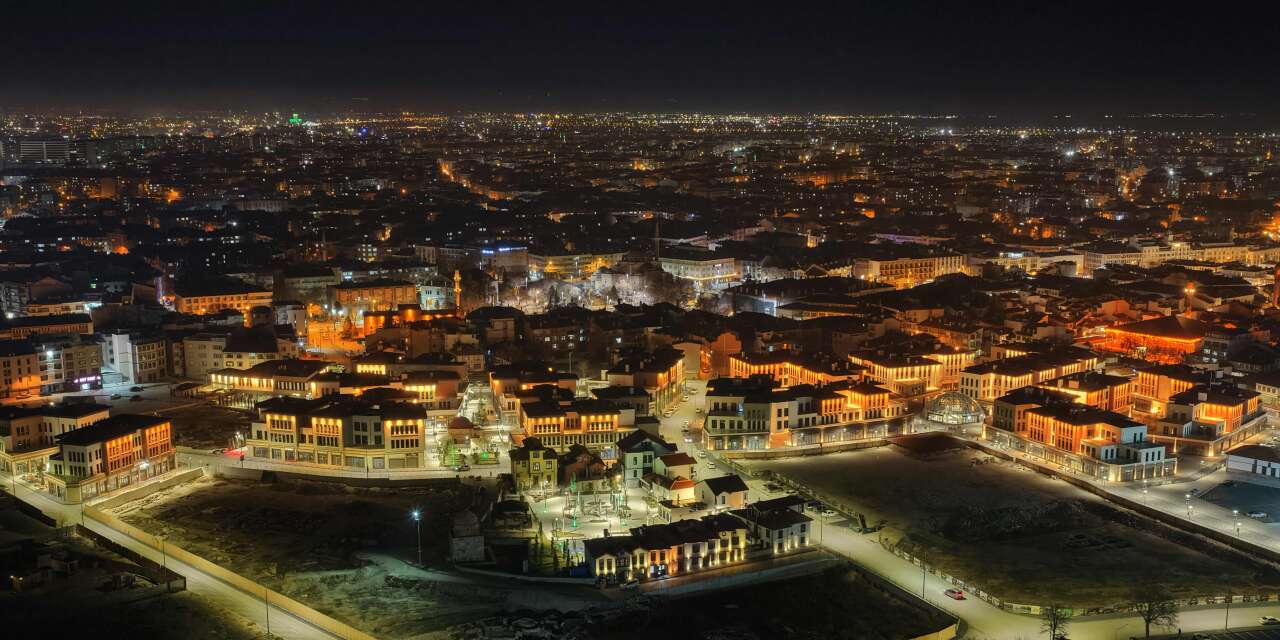 Konya Suriçi Çarşısı elektriğini bedavaya getirdi