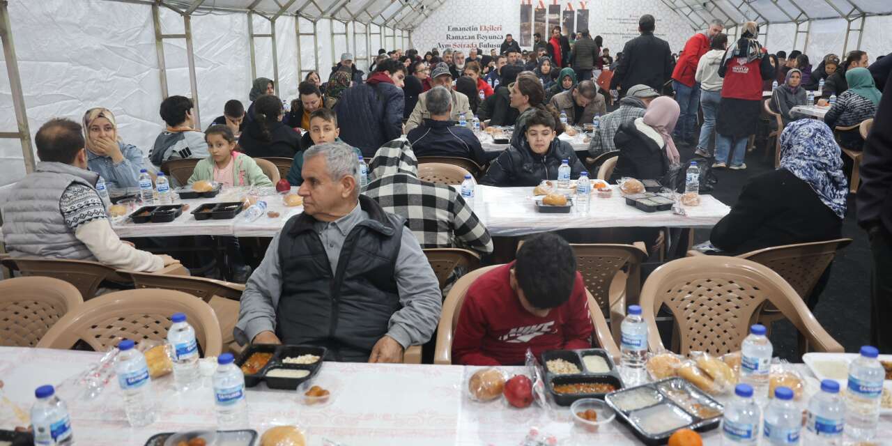 Konya’nın ayağa kaldırdığı camide 3 yıl sonra iftar heyecanı yaşandı