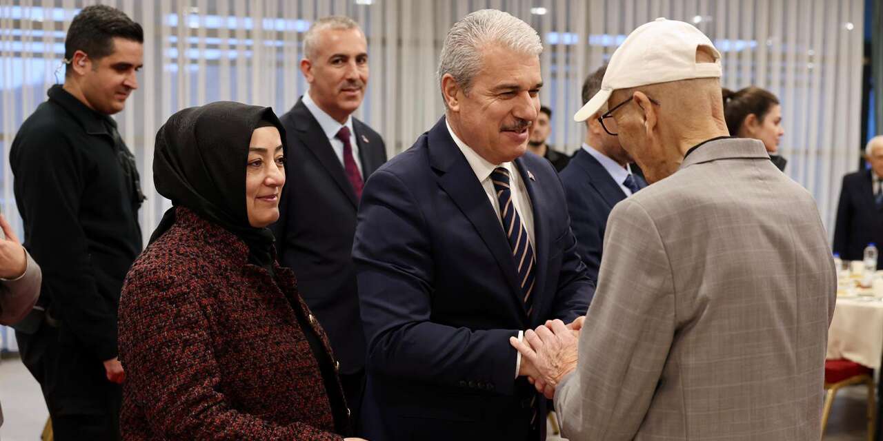 Vali Akın, Konya’daki huzurevi sakinleriyle iftarda buluştu