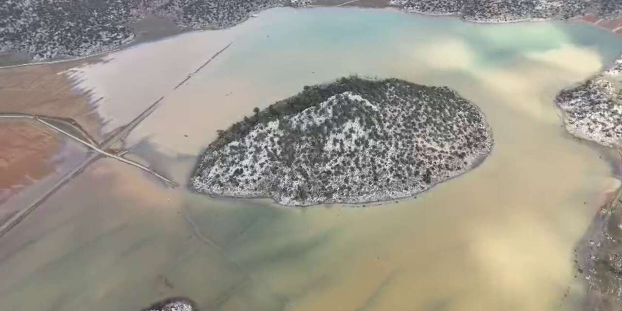 Konya’da şaşırtan görüntü! Gören Meke Gölü sandı