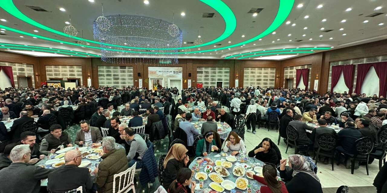 Konya’da güven tazeleyen başkan üyelerle iftarda buluştu