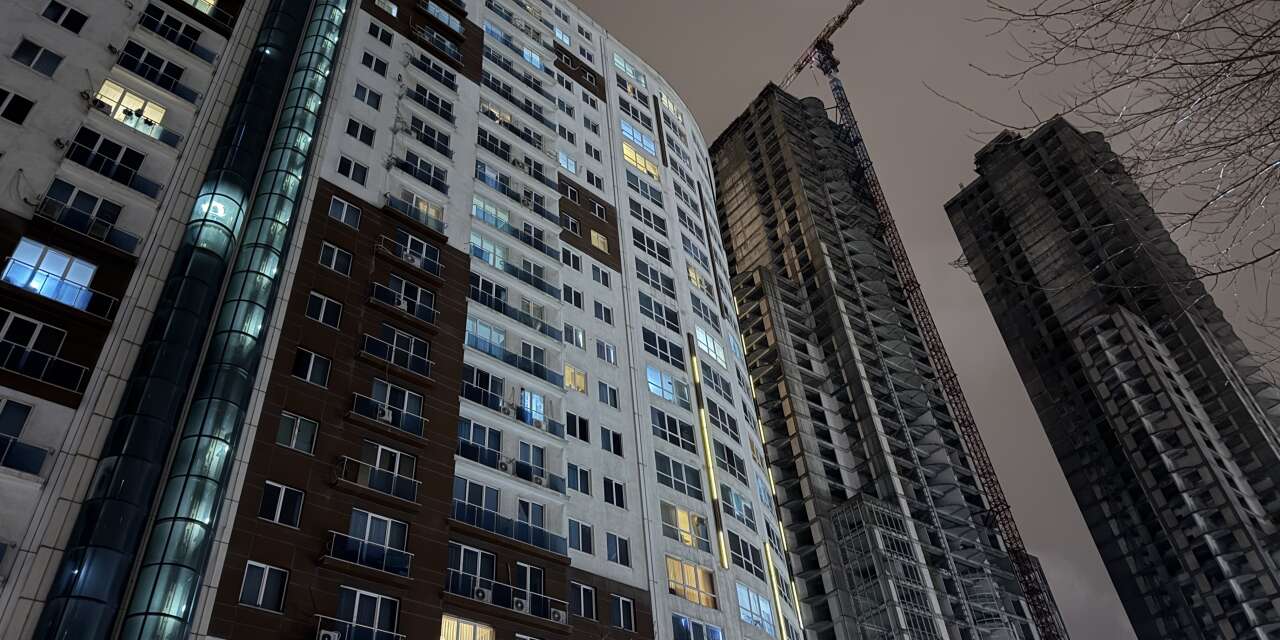 Rezidans koridorunda 2 kişi silahla vurulmuş halde ölü bulundu