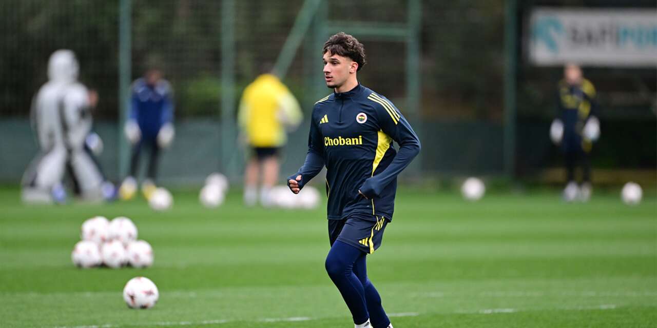 Galatasaray efsanesinin oğlu Fenerbahçe ile ilk antrenmanına çıktı