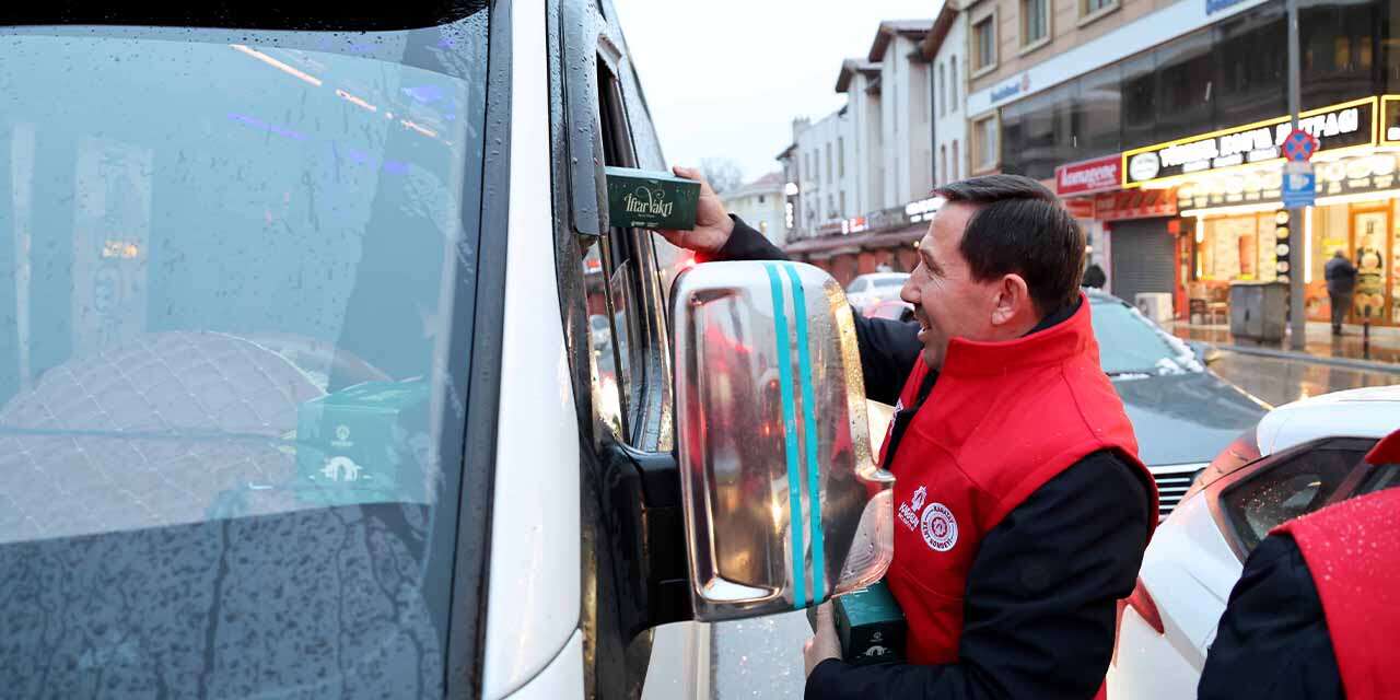 Konya’da Karatay Belediyesi, iftara 5 kala sokaklarda