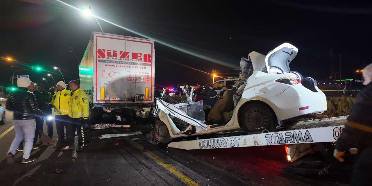 TIR’a çarpan otomobilden Cemil Burak Toker’in cansız bedeni çıktı