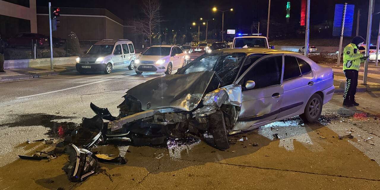 Polisten kaçarken kaza yaptılar! 3 yaralı