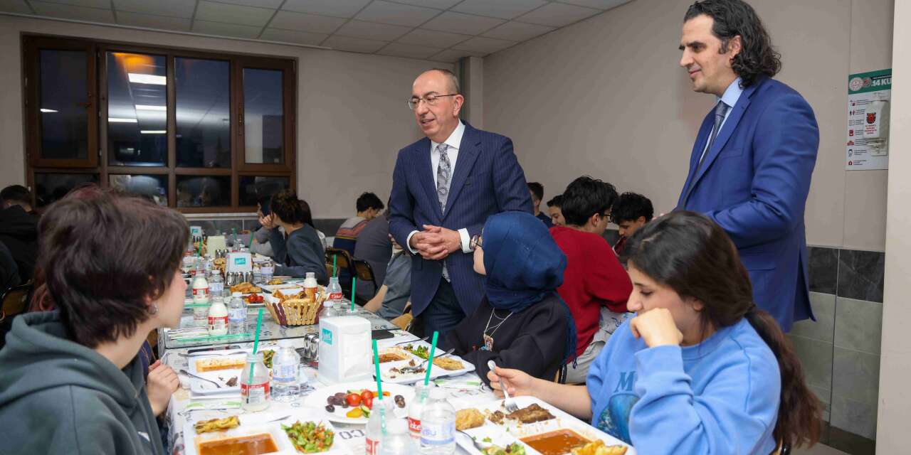 Meram’da klasik oldu! Fen liseliler yine hediyeleri kaptı