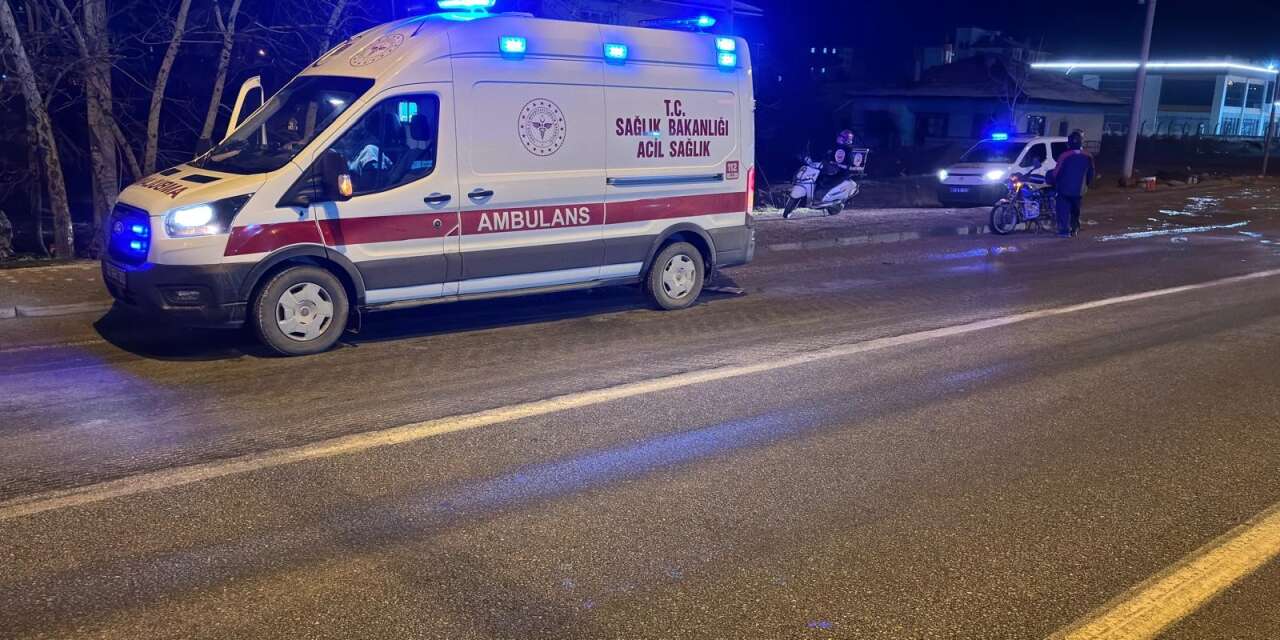 Konya’da kamyonun sıkıştırdığı motosikletli ölümle burun buruna geldi