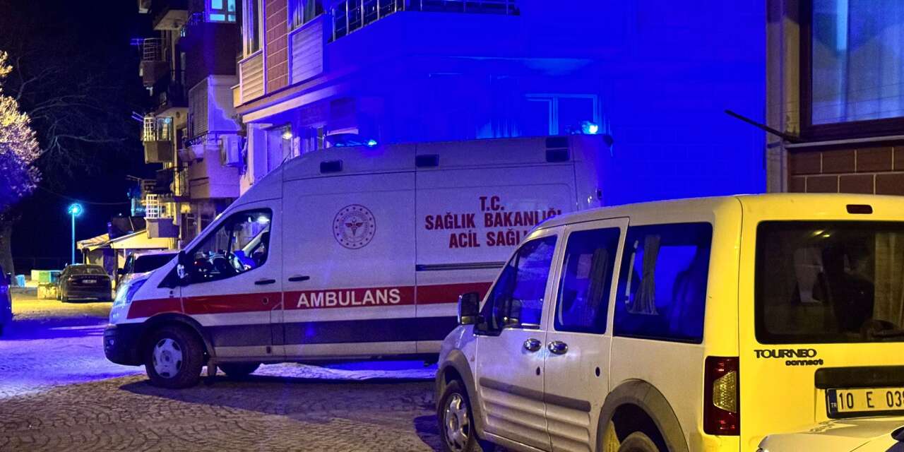 Emekli öğretmen evinde ölü bulundu