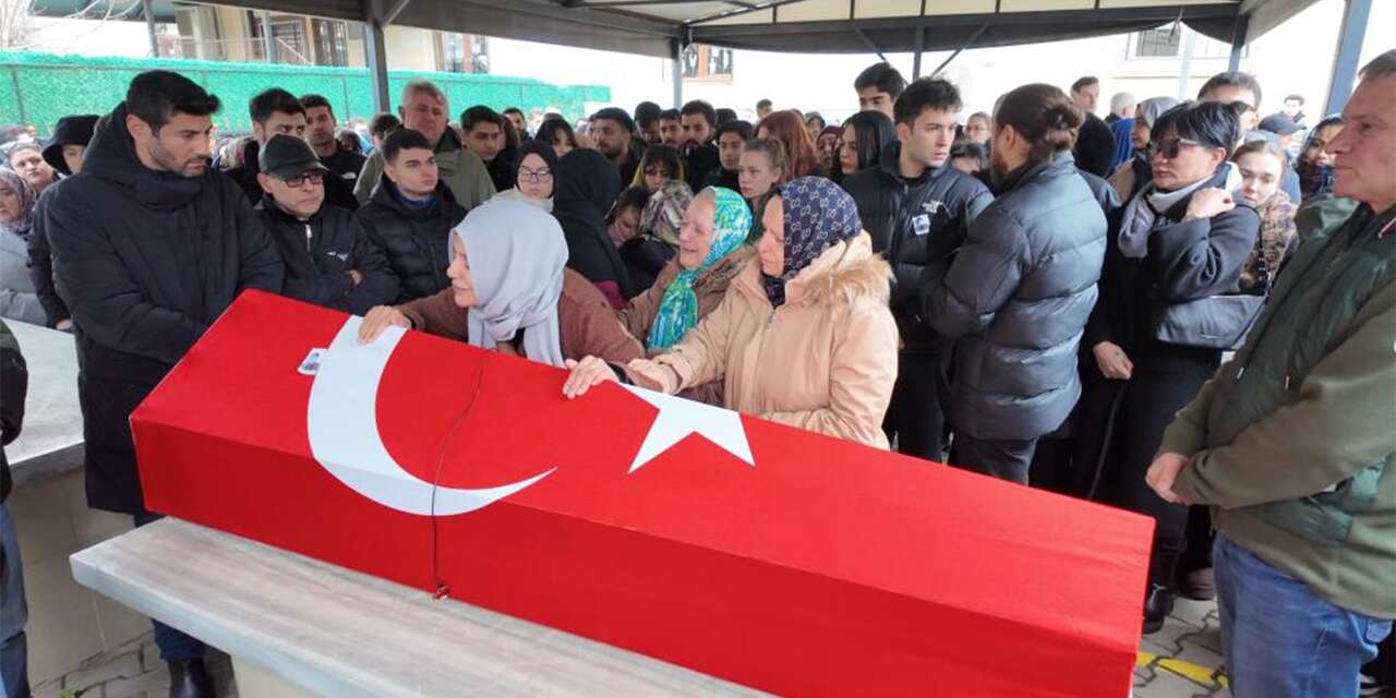 Oyuncu İbrahim Yıldız son yolculuğuna uğurlandı