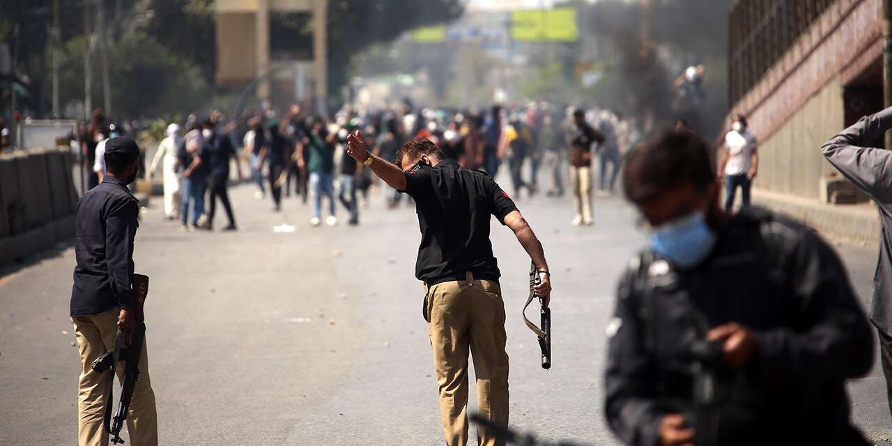 Bir ülke daha karıştı! Büyükelçiliği bastılar, ölü ve yaralılar var