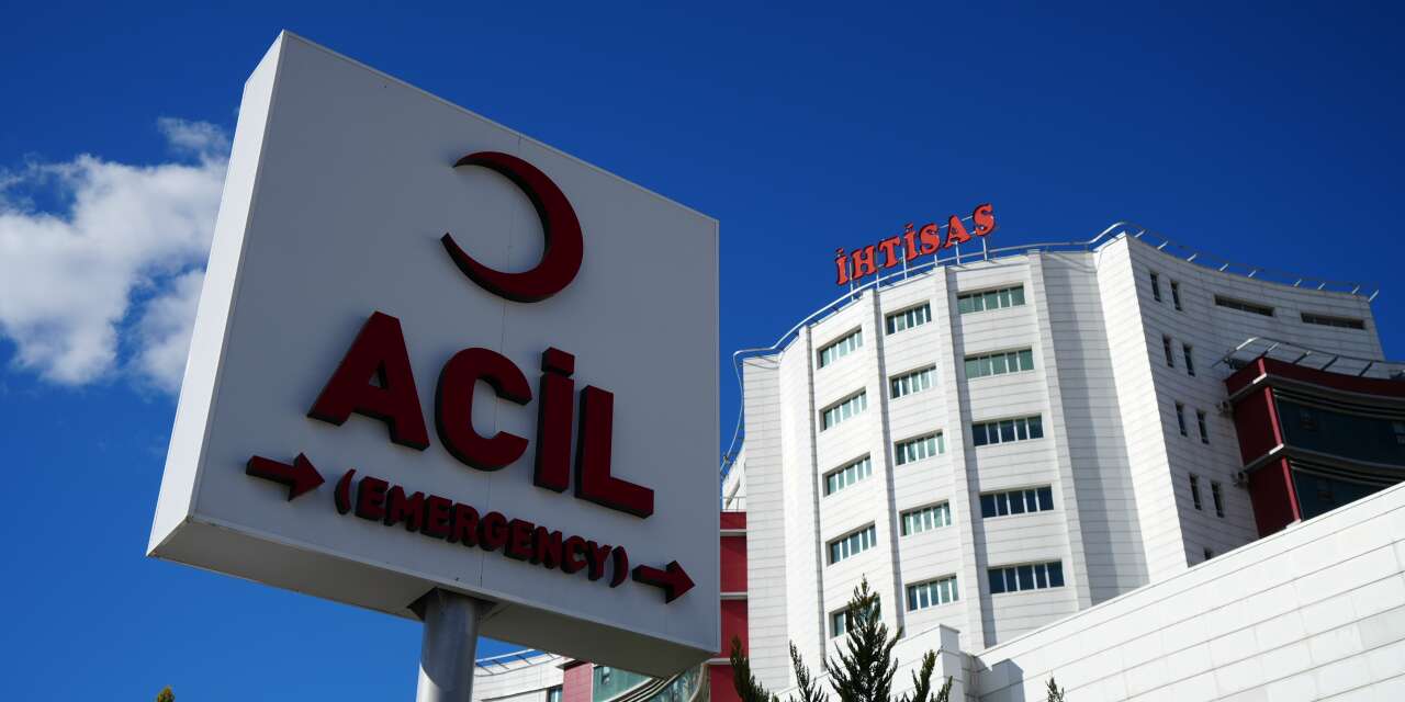 Dolmuşta tartıştığı 20 yaşındaki genci maket bıçağıyla yaraladı