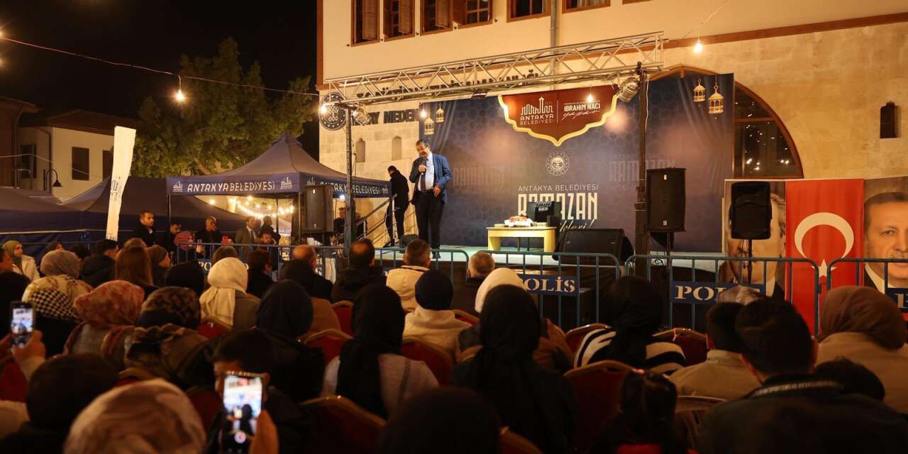 Konya’nın ayağa kaldırdığı caminin meydanında Ramazan coşkusu