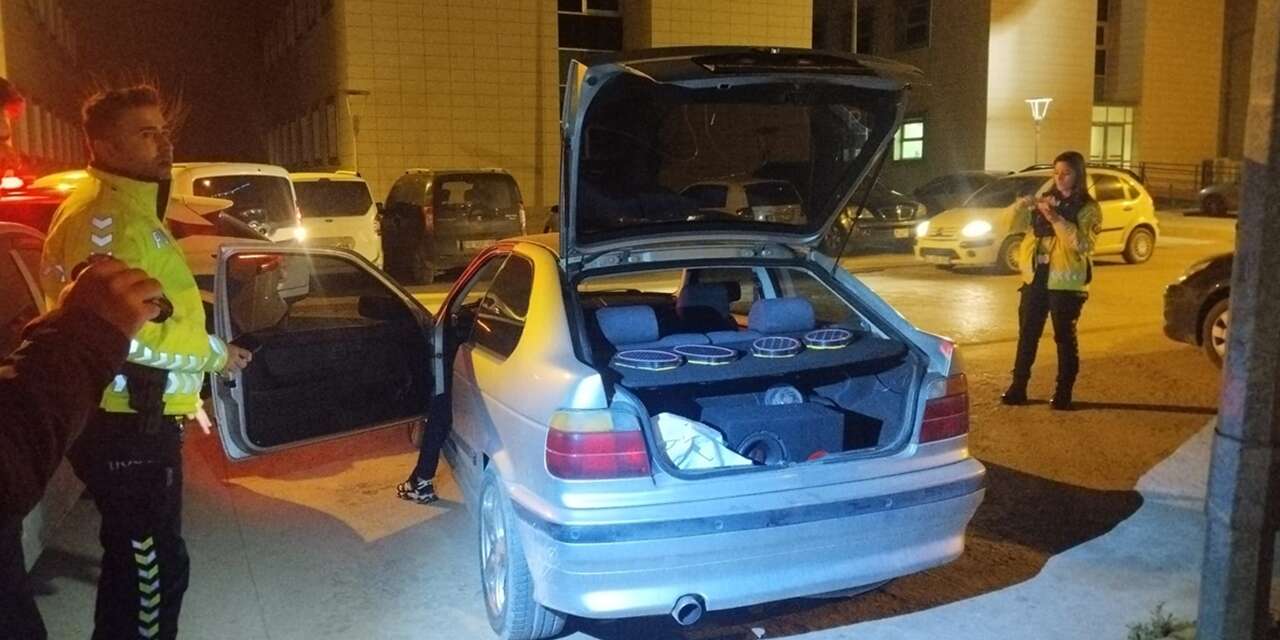 Hastane bahçesinde yüksek sesli müzik pahalıya patladı