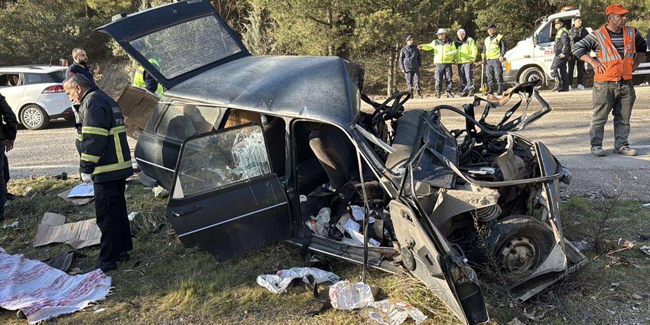 Otomobil kamyonla çarpıştı! Hastane personeli ve eşi öldü