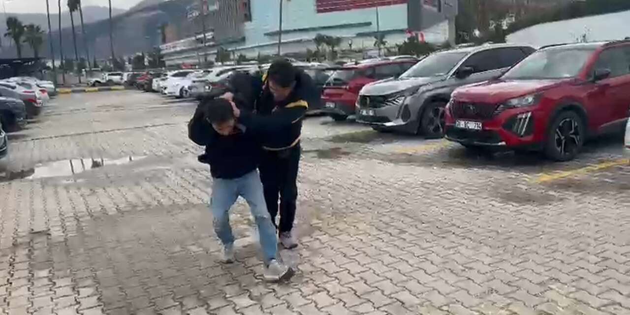 Tuvalette kadınların fotoğrafını çekerken yakalandı! Telefonundan arşiv çıktı