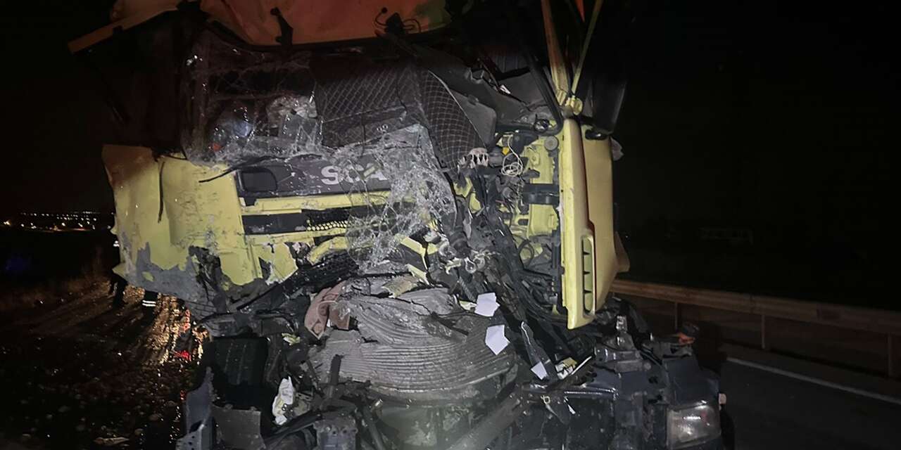 Konya’da iki TIR çarpıştı! Osman Öz yaralı