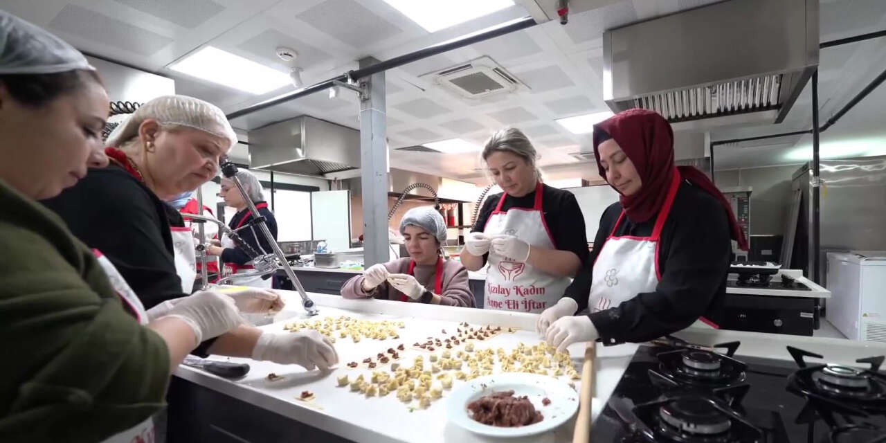 Konya dahil 34 ilde üniversite öğrencilerine aile sıcaklığı yaşatıldı