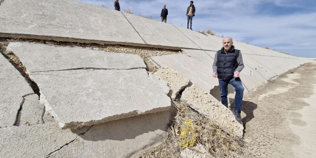 Konya Ovası’na hayat vereceği umut edilen AHİ Kanalı çöküyor