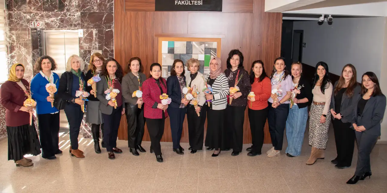 Selçuk Üniversitesi’nin çiçekleri, çiçeklendi